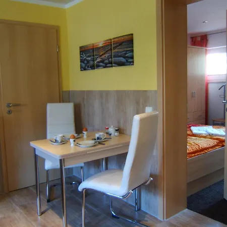 Ferienwohnung Robby 아파트